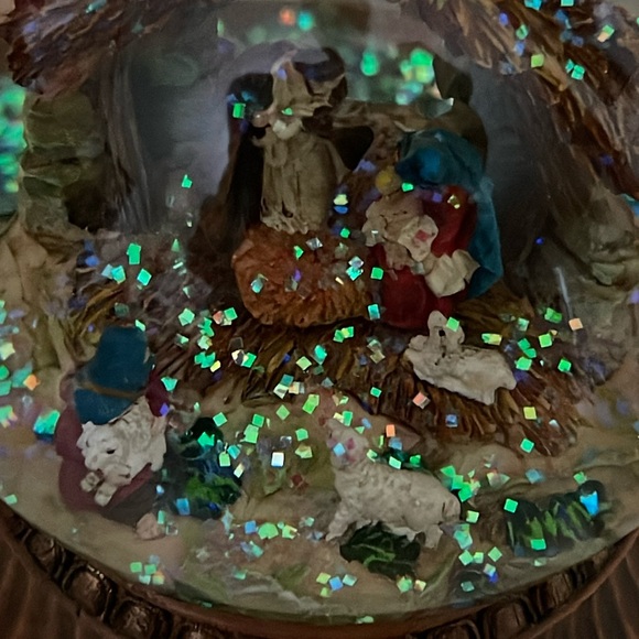 San Francisco Music Box Co. Spinning Romeo & Juliet “A TIME FOR US" - Picture 9 of 13